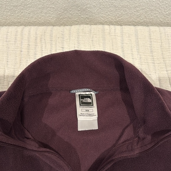 The North Face women’s plum/purple pullover in size medium. Gently used! - Picture 4 of 5